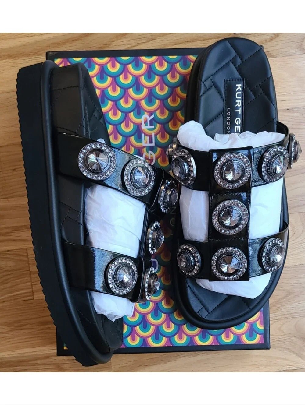 🆕️ Kurt Geiger London Orson Crystal Sandal US 8 Black Resortwear Grunge Indie